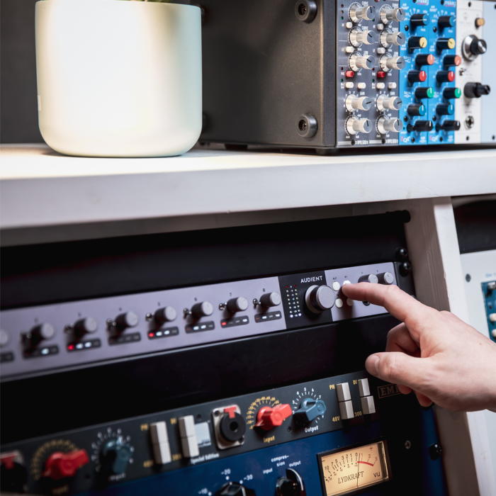 Audient 04 0018 iD48 Yüksek Performanslı Ses Kartı | 24-in/24-out ASP8024 Preamp ADAT Genişletme